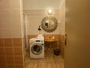 Shower - Studio Golden 2 (Hlavní mesto Praha)