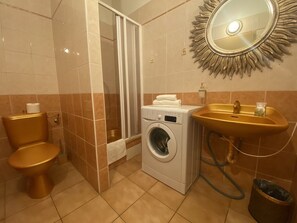 Shower - Studio Golden 2 (Hlavní mesto Praha)