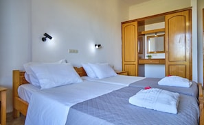 2 bedrooms, desk, free WiFi, bed sheets - Nikos Kalamaki Corfu Apartment 4 (Corfu)