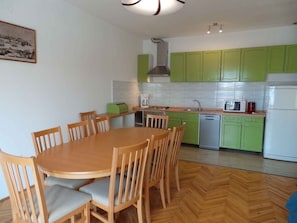 Fridge, microwave, oven, dishwasher