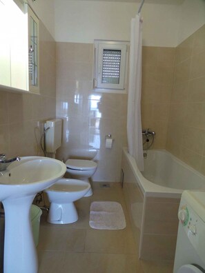 Baignoire, serviettes fournies