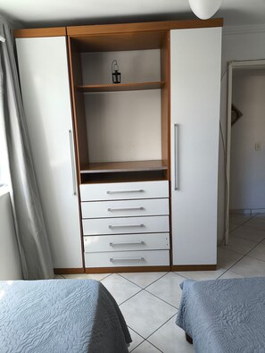 Apartment | 4 bedrooms, blackout curtains, iron/ironing board, free WiFi - APARTAMENTO CHARMOSO 100 M PRAIA GRANDE (Arraial do Cabo)