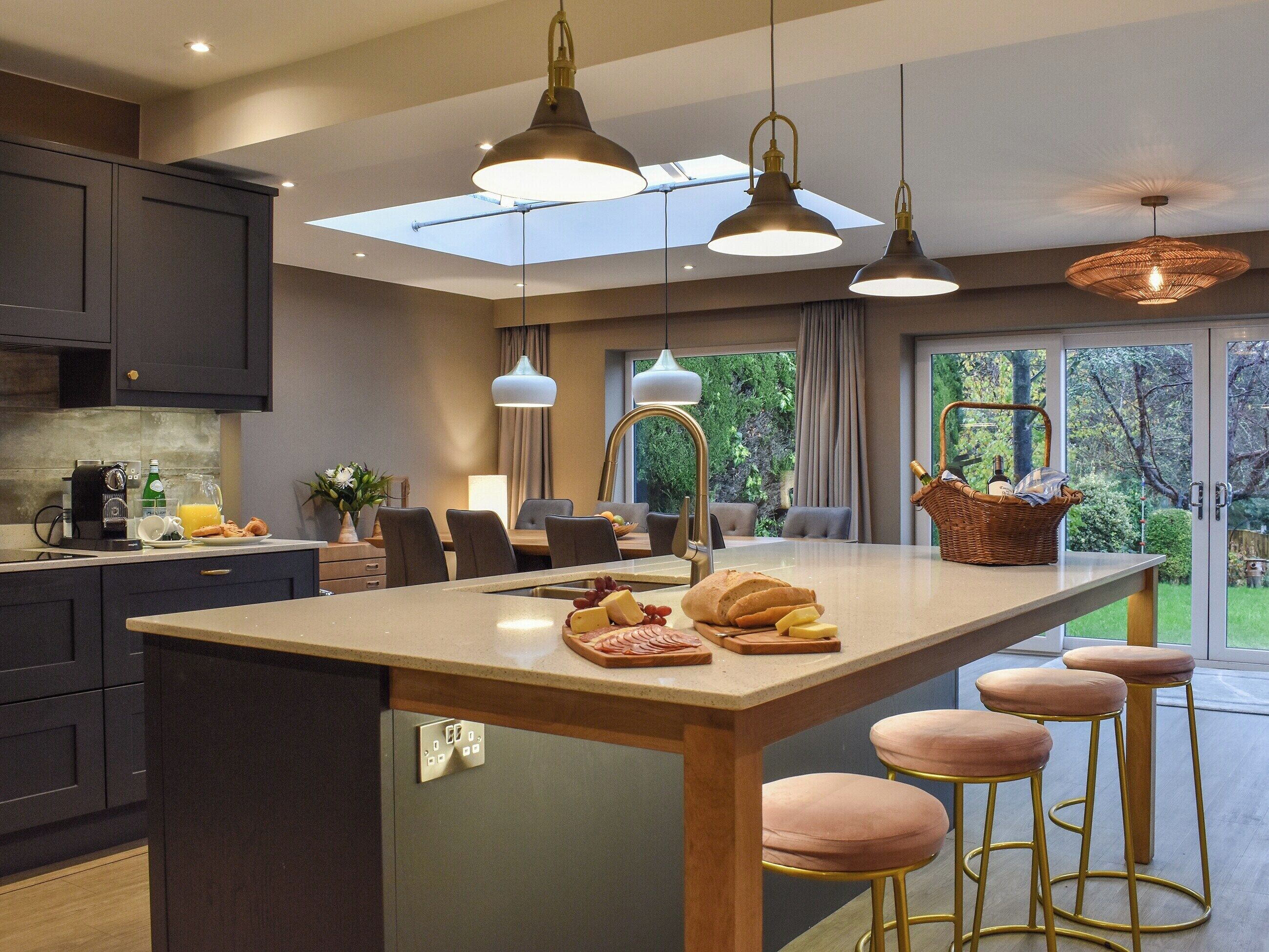 Lavastoviglie, seggiolone, freezer