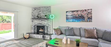 TV, fireplace