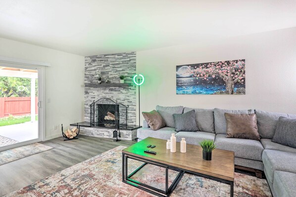 TV, fireplace