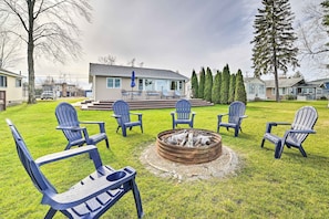 Terrace/patio - Houghton Lake Cottage w/ New Private Deck! (Prudenville)