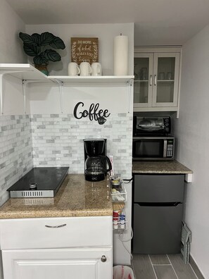 Fridge, microwave, stovetop, coffee/tea maker - Cozy Suite *Excellent location* FREE Wi-fi/Netflix (McAllen)