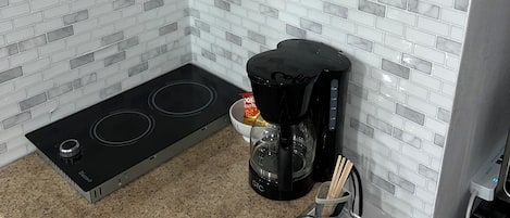 Fridge, microwave, stovetop, coffee/tea maker