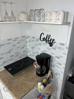 Fridge, microwave, stovetop, coffee/tea maker - Cozy Suite *Excellent location* FREE Wi-fi/Netflix (McAllen)