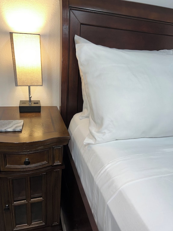 Cozy Suite *Excellent Location* Free Wi-fi/netflix - McAllen, TX