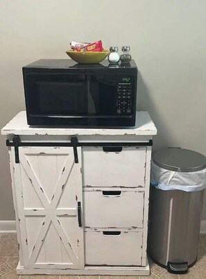 Interior - Five Points neighbor. Located 1.4 from UGA stadium. (Athens)