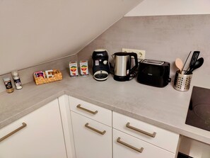 Kühlschrank, Ofen, Herdplatte, Geschirrspüler