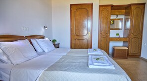 2 bedrooms, desk, free WiFi, bed sheets