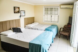 6 habitaciones, tabla de planchar con plancha y cuna de viaje 