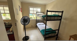 Vila | 6 quartos, ferros/tábuas de passar roupa, berço de viagem