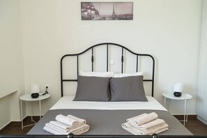 3 bedrooms, desk, iron/ironing board, free WiFi