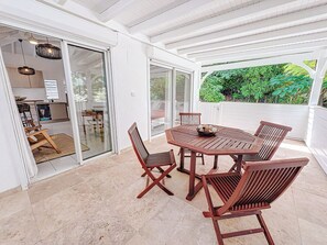 屋外ダイニングエリア