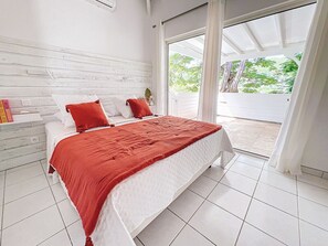 5 bedrooms, iron/ironing board, travel crib, WiFi - Villa la Folie Douce, luxury and serenity, Orient Bay (Orient Bay)