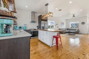 Fridge, microwave, oven, dishwasher - Cheerful 4 Bedroom home with beach views! (Port Aransas)