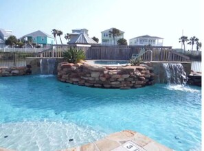 A heated pool - Cheerful 4 Bedroom home with beach views! (Port Aransas)