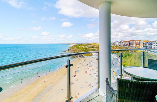 Spacious apartment, breathtaking sea views, private secure parking.