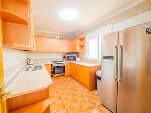 Réfrigérateur, micro-ondes, four, lave-vaisselle