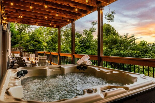 Outdoor spa tub