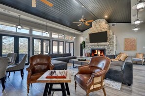 Unclassified image, 4 of 82, button - RiverHaus Retreat at Gruene (New Braunfels)