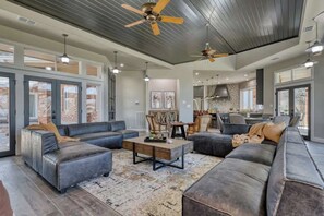 Unclassified image, 3 of 82, button - RiverHaus Retreat at Gruene (New Braunfels)