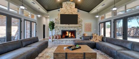Smart TV, fireplace