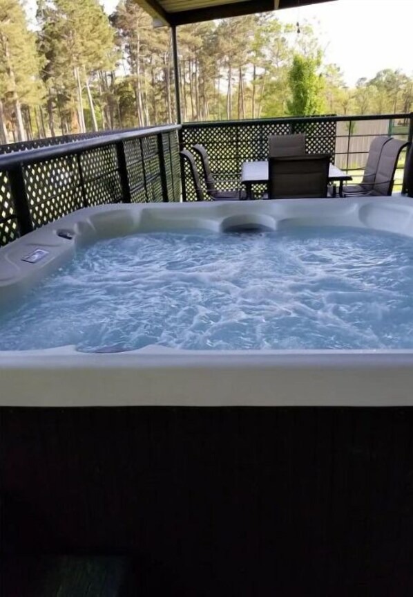 Bañera de hidromasaje al aire libre