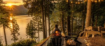 Panoramic Lake View Living with Hot Tub & Sauna