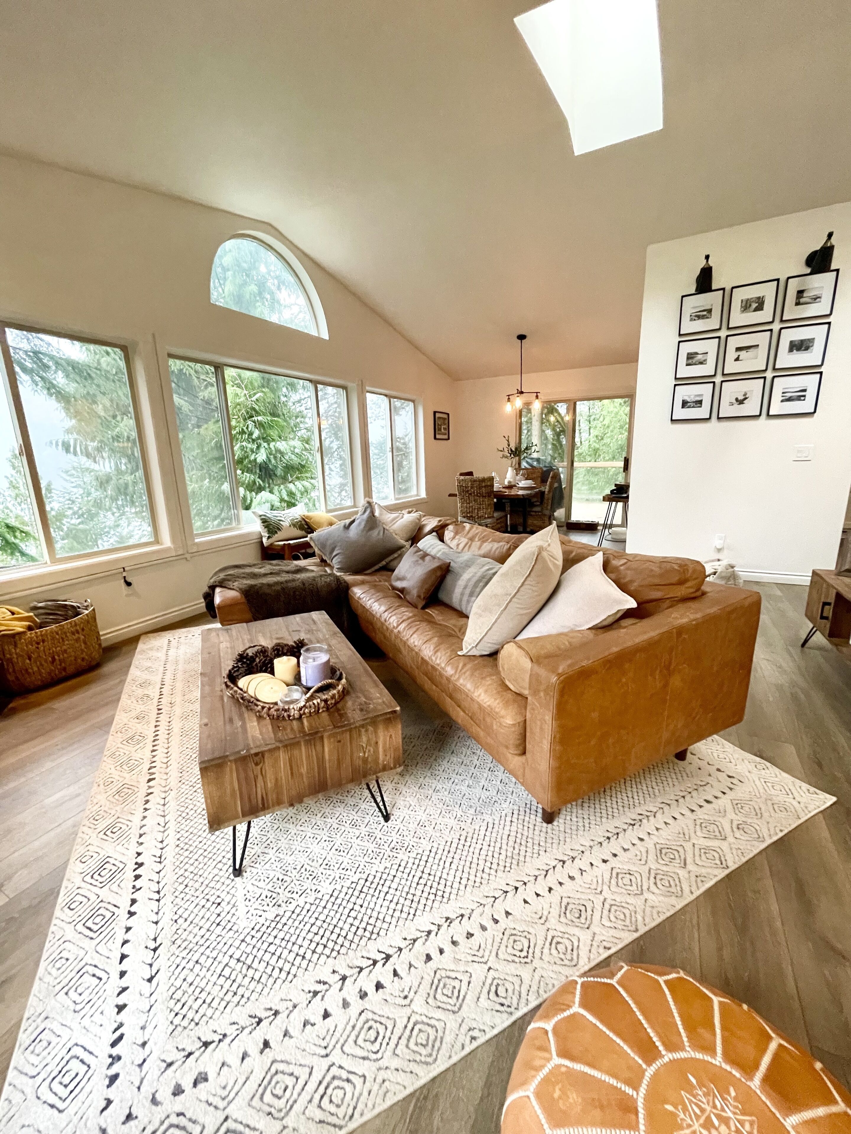 TV connectée, cheminée, baby-foot, table de tennis de table