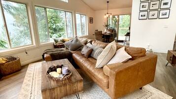 TV connectée, cheminée, baby-foot, table de tennis de table