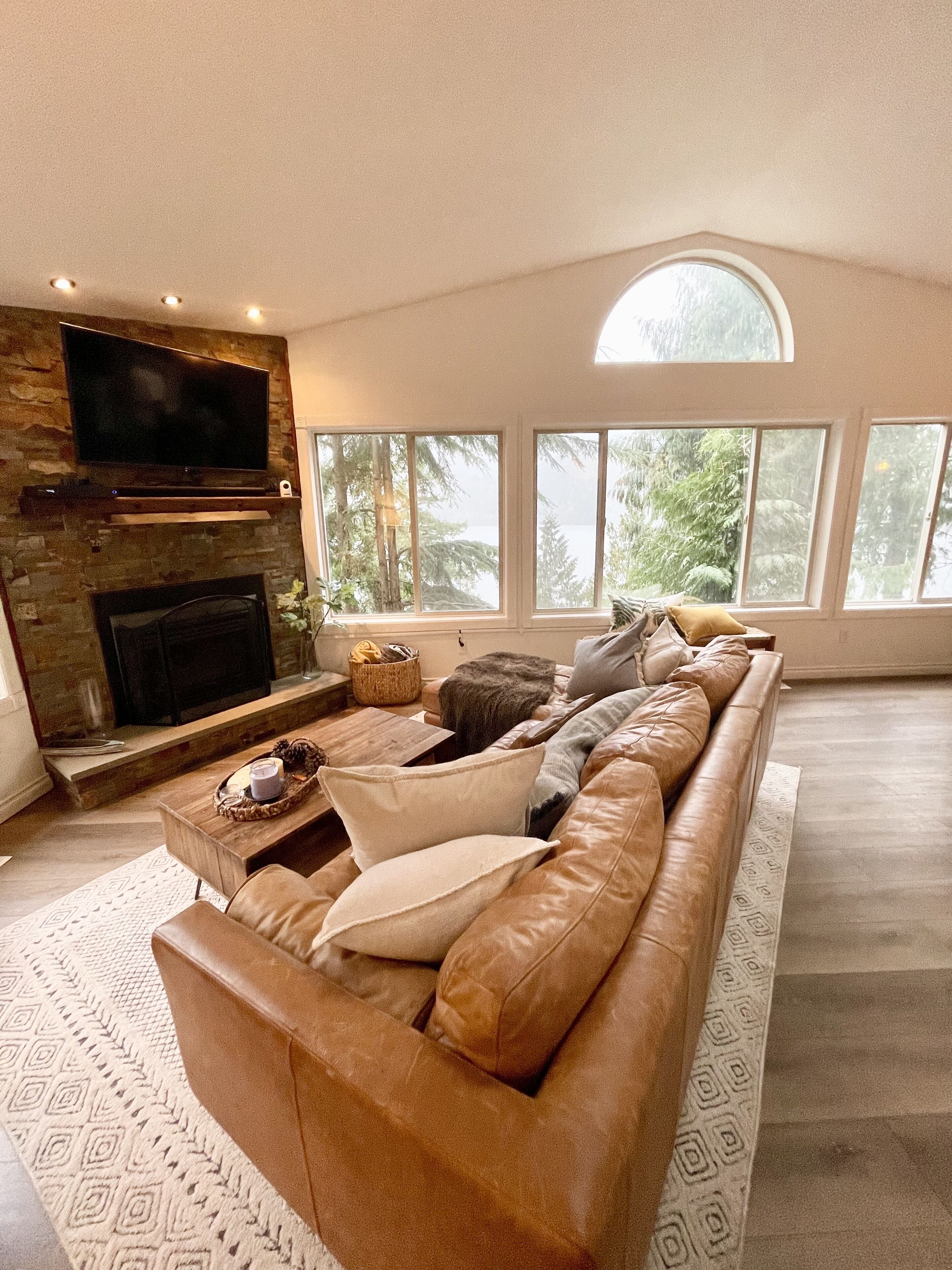 Smart TV, fireplace, foosball, books