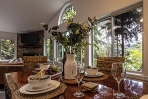 Dining - Panoramic Lake View Living with Hot Tub & Sauna (Bellingham)