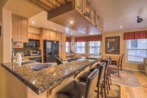 Fridge, microwave, stovetop, dishwasher