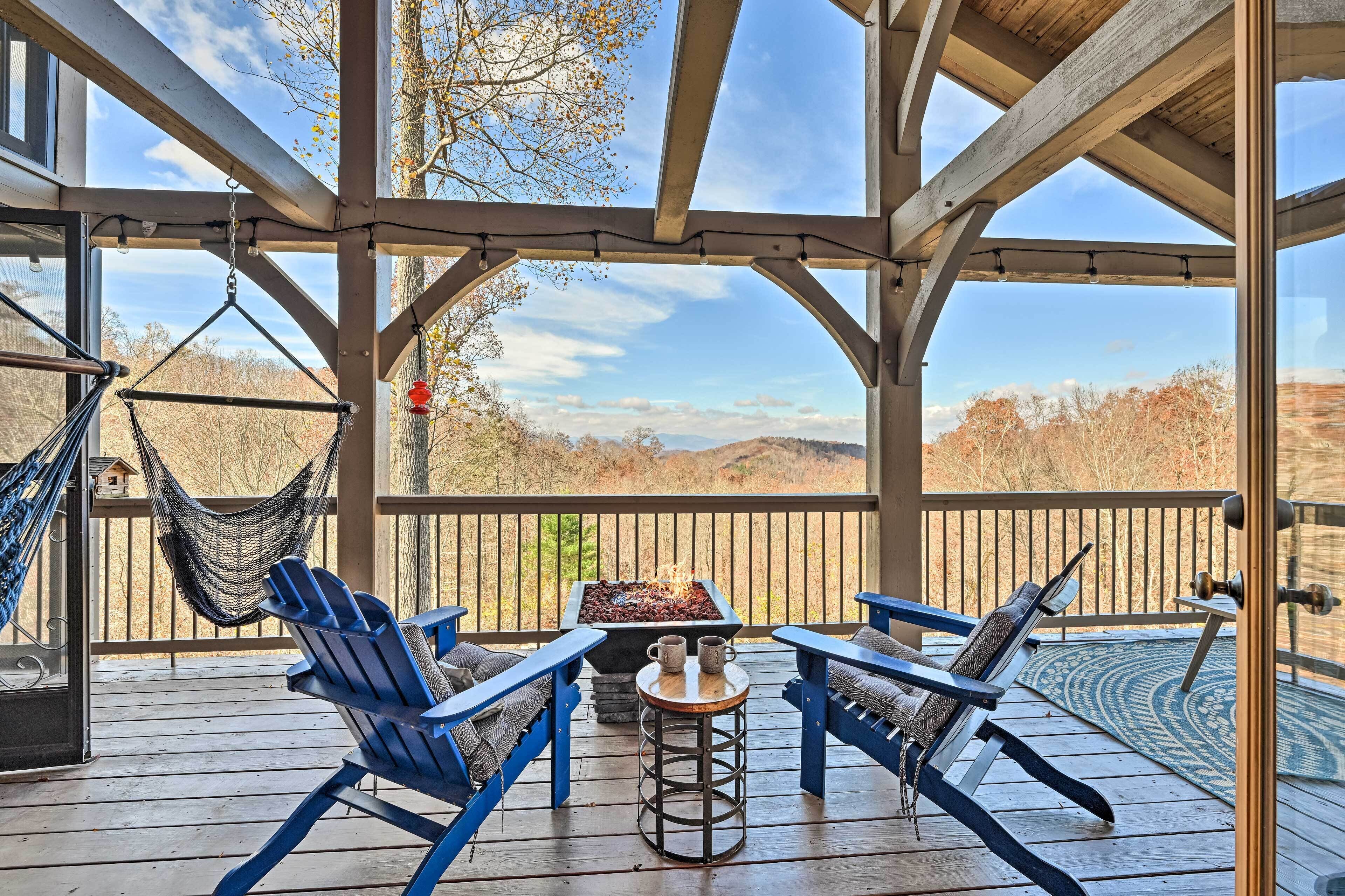 Gorgeous Franklin Getaway w/ Deck, Mountain Views!