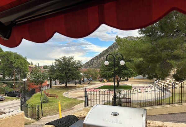 Property grounds - Spacious Home, Vintage Charm (Bisbee)