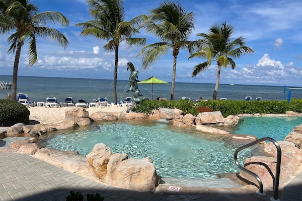 Pool 1, hot tub