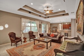 Smart TV, monitor de computadora y impresora 