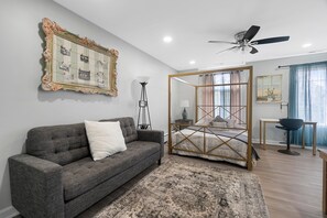 3 bedrooms, in-room safe, desk, iron/ironing board