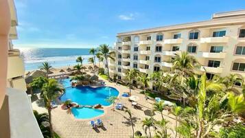 Family Condo | Terrace/patio