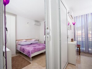 2 bedrooms, iron/ironing board, internet, bed sheets