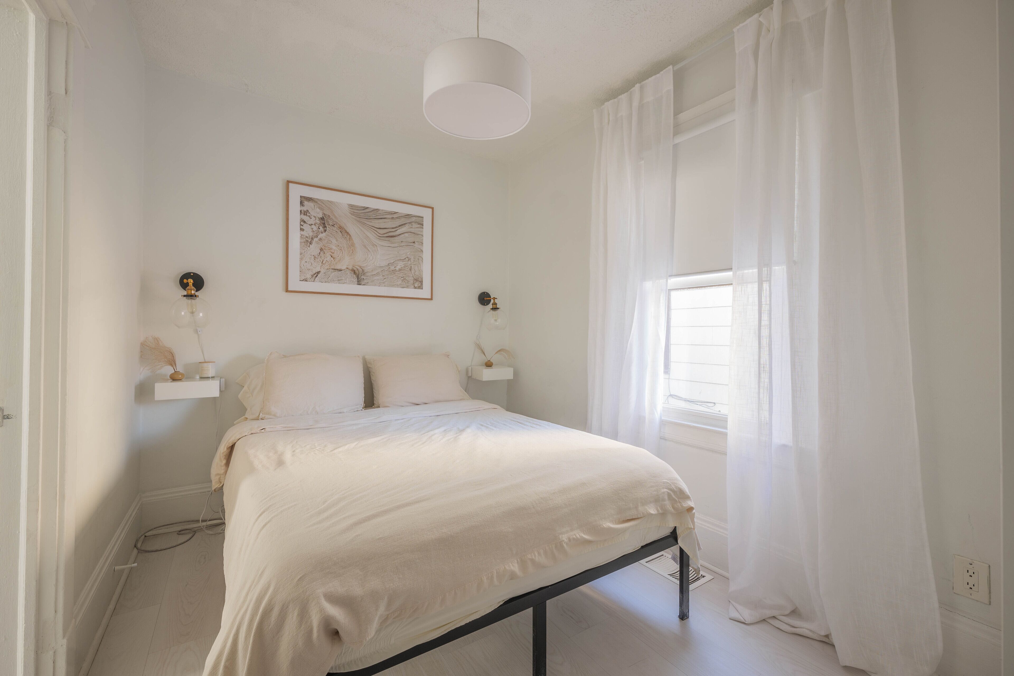 2 bedrooms, travel crib, free WiFi, bed sheets