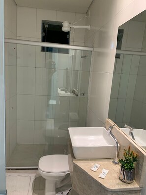 Comfort Twin Room, 1 Double Bed | Bathroom | Towels, soap, toilet paper