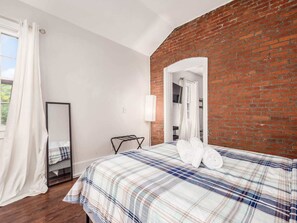 1 bedroom, iron/ironing board, travel cot, free WiFi