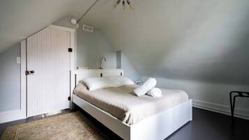 2 bedrooms, iron/ironing board, travel crib, free WiFi