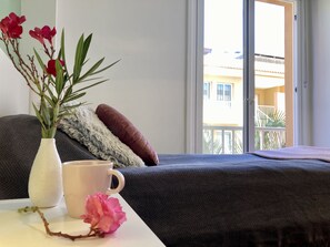 3 slaapkamers, een strijkplank/strijkijzer, wifi, beddengoed