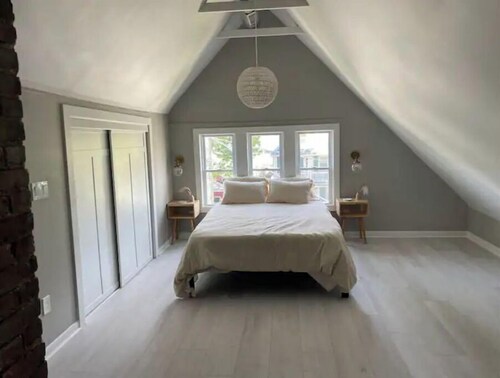 Modern Large Studio Apartment in Heart of Tremont.